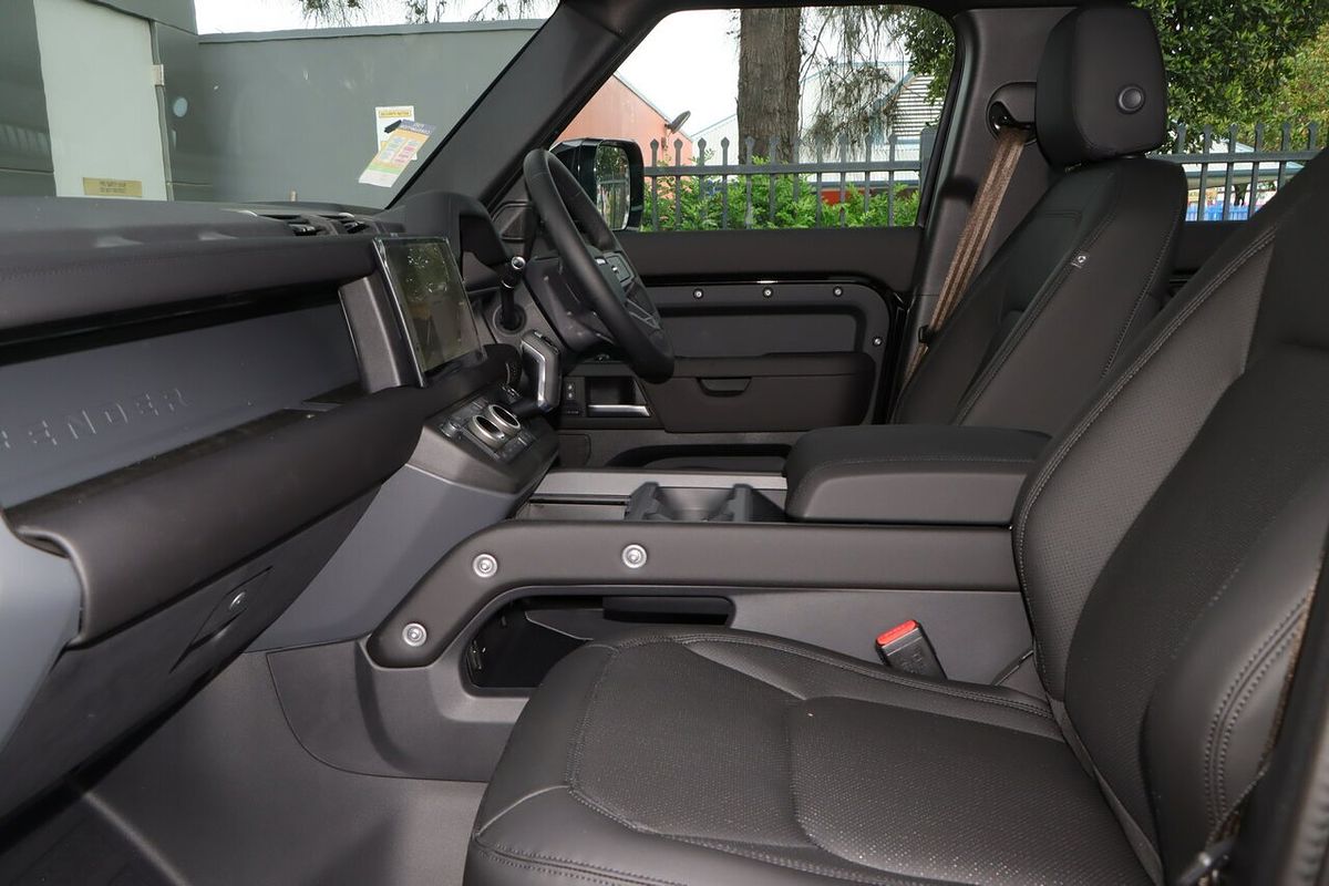 2024 Land Rover Defender 130 D350 X-Dynamic SE L663