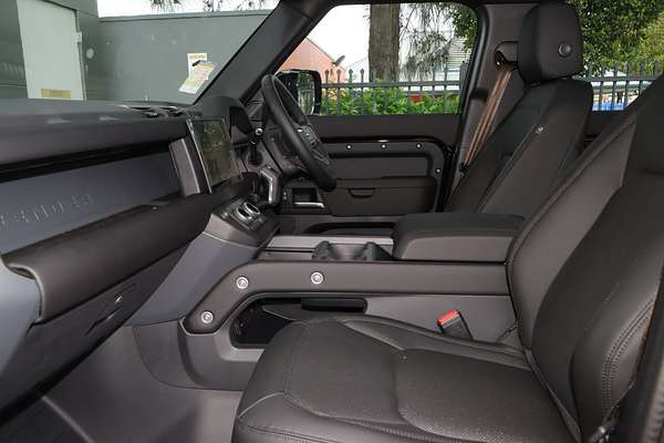2024 Land Rover Defender 130 D350 X-Dynamic SE L663