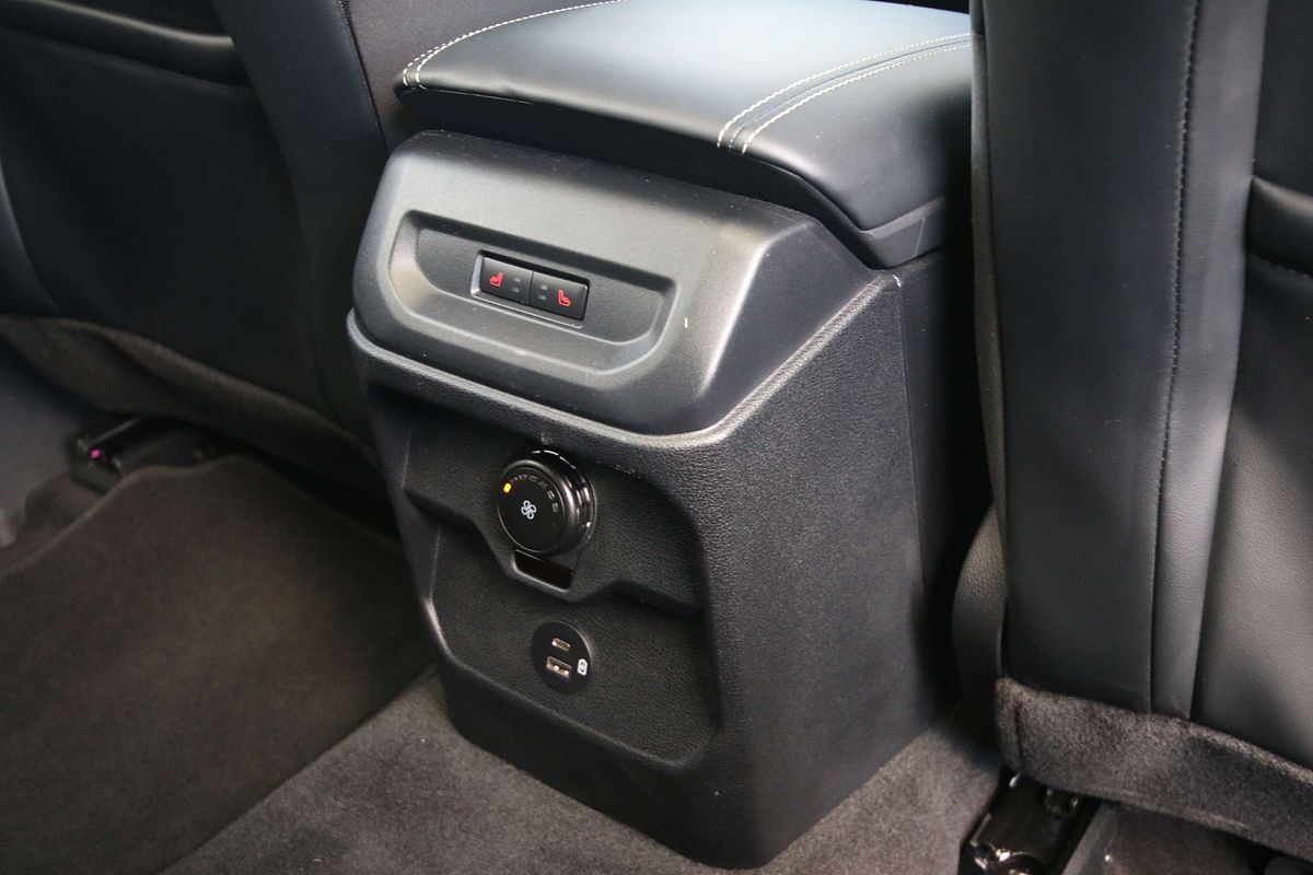 2024 Ford Everest Platinum