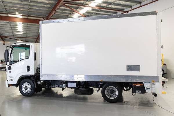 2022 Isuzu N Series NNR 45-150 Vanpack