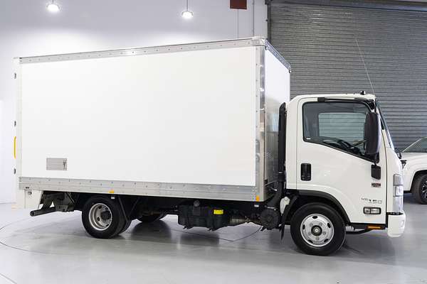 2022 Isuzu N Series NNR 45-150 Vanpack