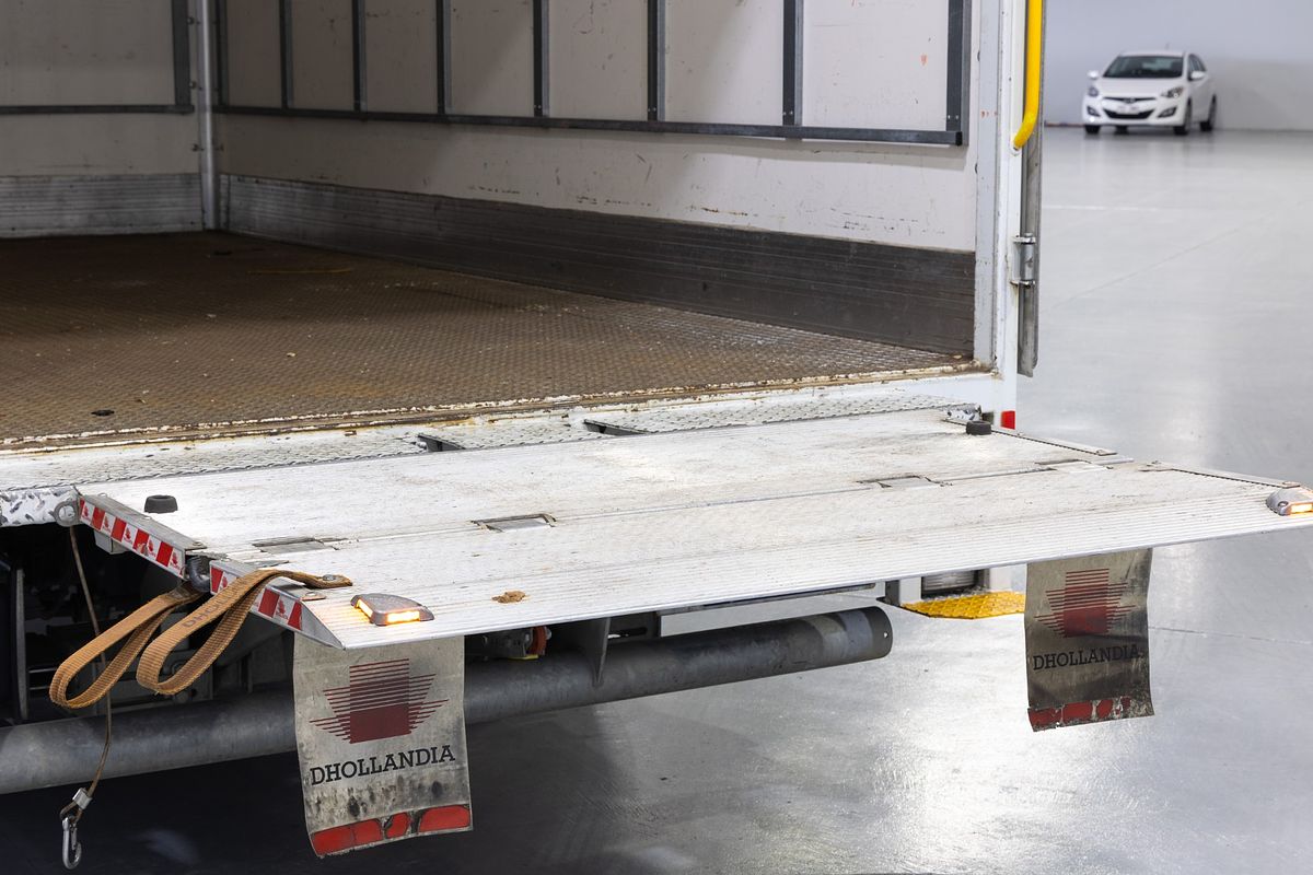2022 Isuzu N Series NNR 45-150 Vanpack
