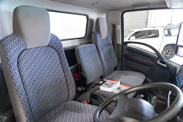 2022 Isuzu N Series NNR 45-150 Vanpack