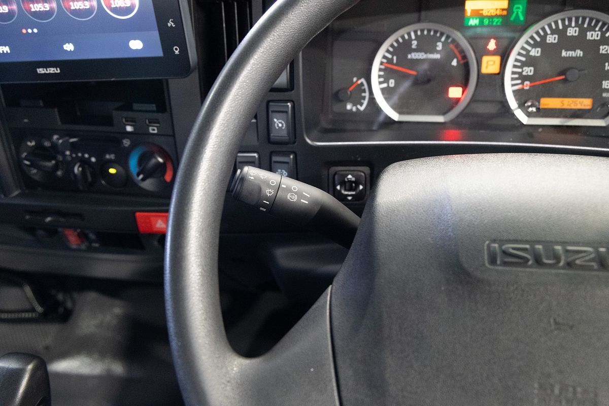 2022 Isuzu N Series NNR 45-150 Vanpack
