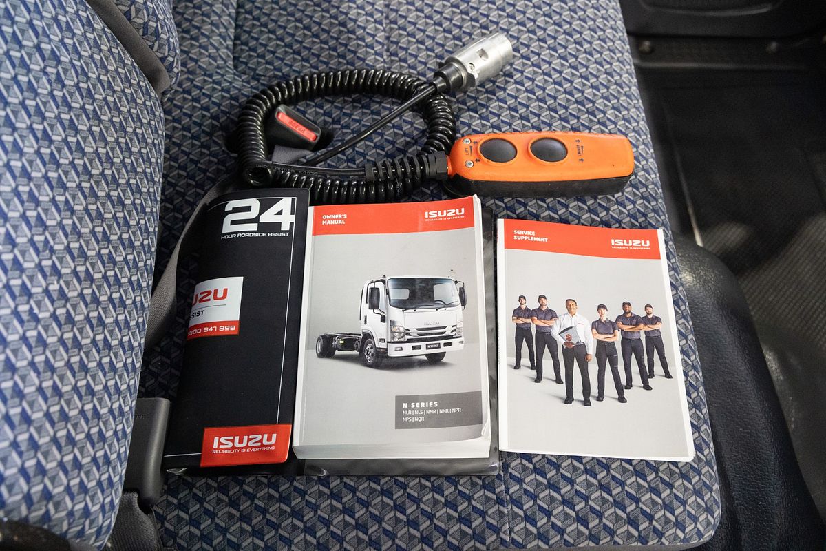 2022 Isuzu N Series NNR 45-150 Vanpack