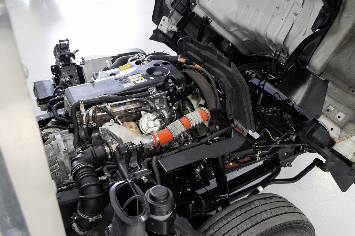 2022 Isuzu N Series NNR 45-150 Vanpack