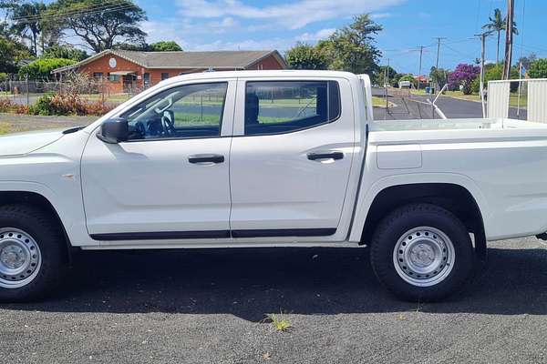 2023 Mitsubishi Triton GLX MV 4X4