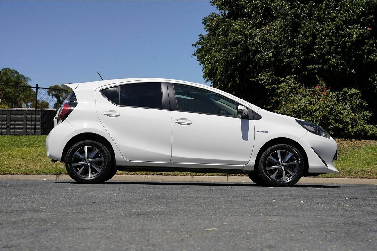 2018 Toyota Prius C i-Tech NHP10R