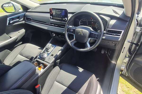 2024 Mitsubishi Outlander ES ZM