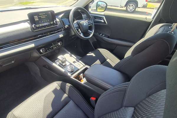 2024 Mitsubishi Outlander ES ZM