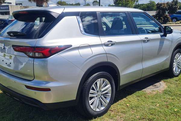 2024 Mitsubishi Outlander ES ZM