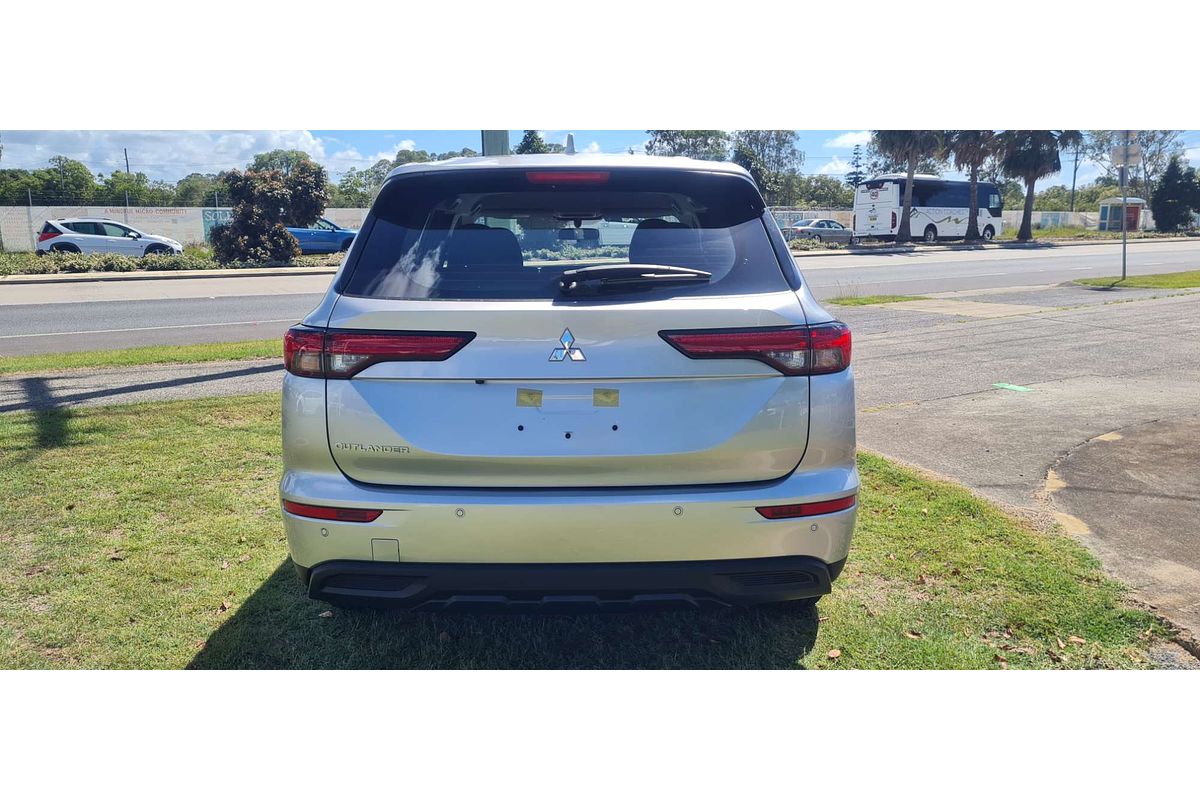 2024 Mitsubishi Outlander ES ZM