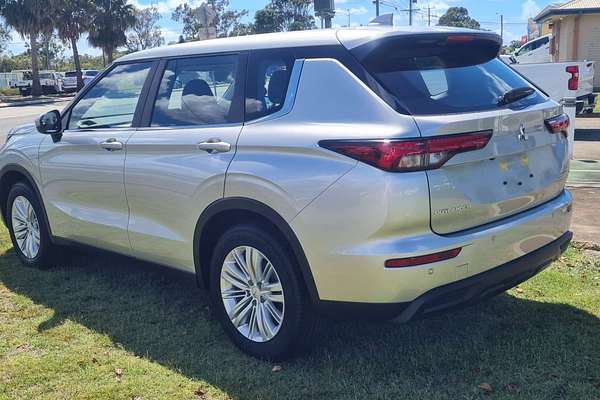 2024 Mitsubishi Outlander ES ZM