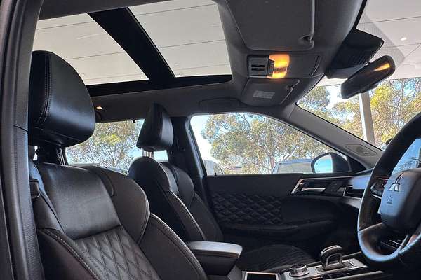 2023 Mitsubishi Outlander Exceed ZM