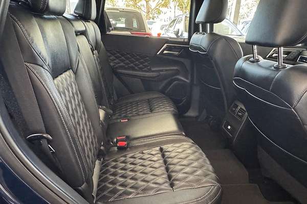 2023 Mitsubishi Outlander Exceed ZM