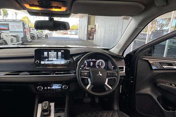 2023 Mitsubishi Outlander Exceed ZM