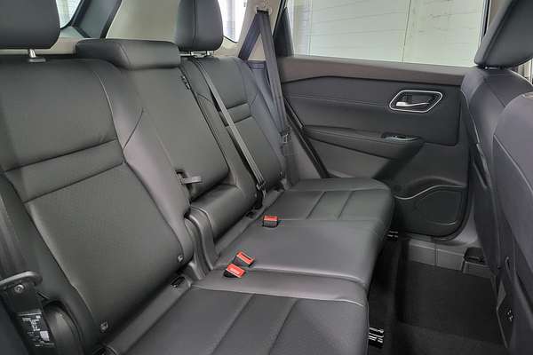2024 Nissan X-TRAIL ST-L T33