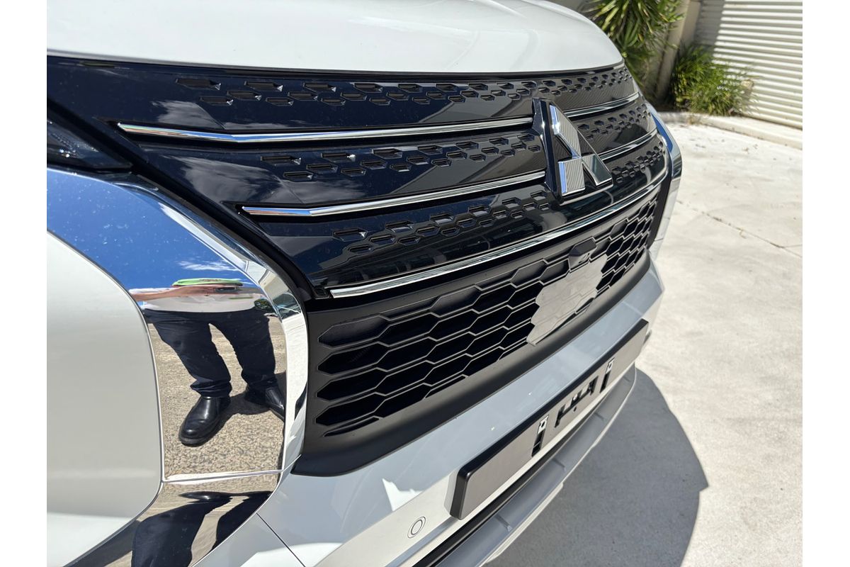 2024 Mitsubishi Outlander LS ZM