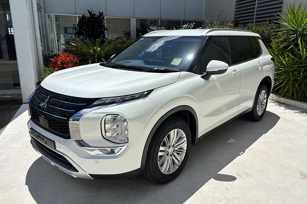 2024 Mitsubishi Outlander LS ZM