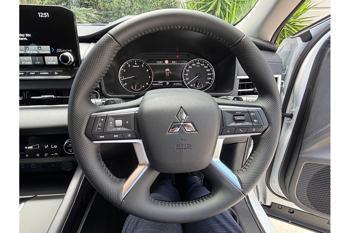 2024 Mitsubishi Outlander LS ZM