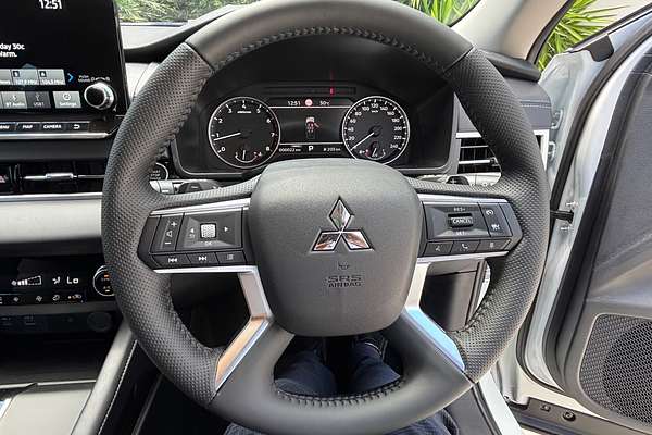 2024 Mitsubishi Outlander LS ZM