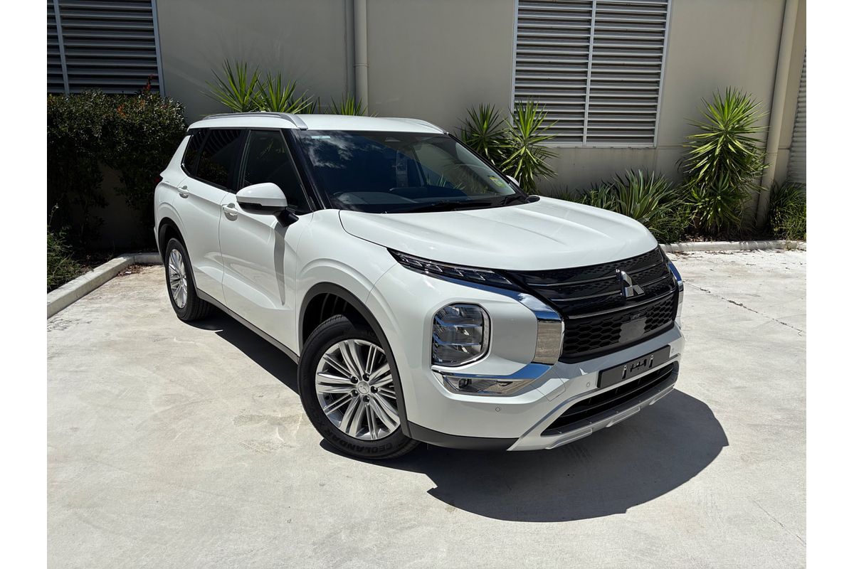 2024 Mitsubishi Outlander LS ZM