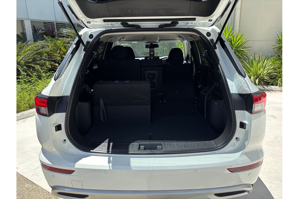 2024 Mitsubishi Outlander LS ZM