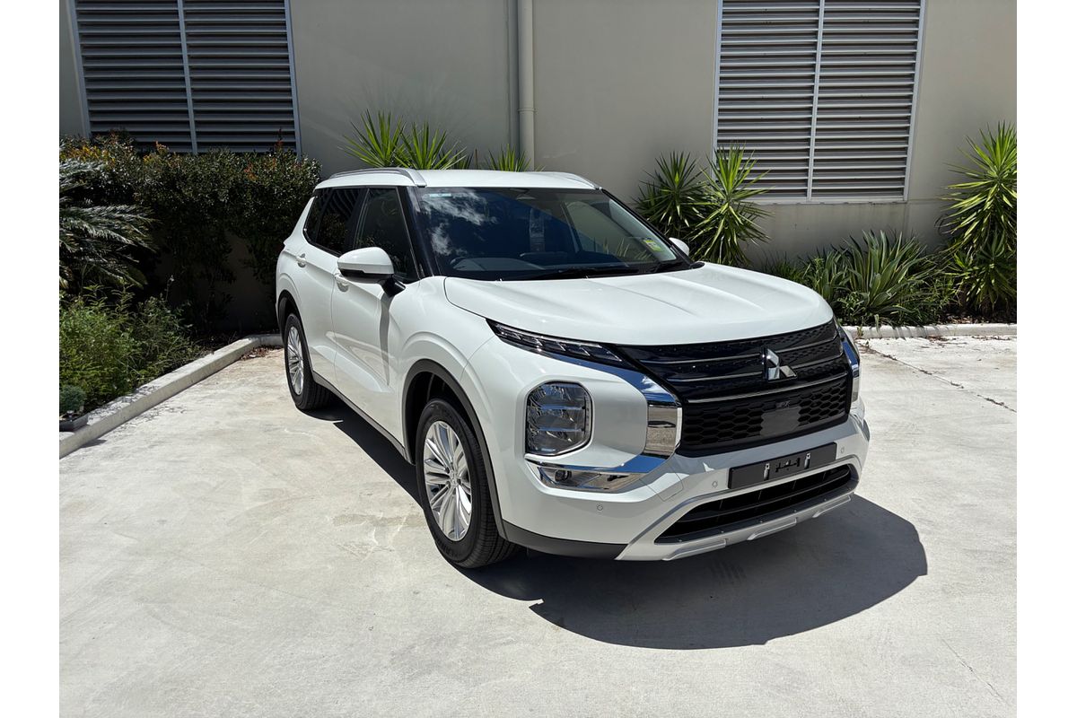 2024 Mitsubishi Outlander LS ZM
