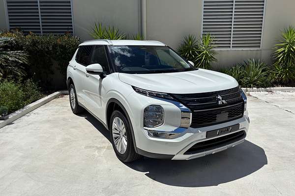 2024 Mitsubishi Outlander LS ZM