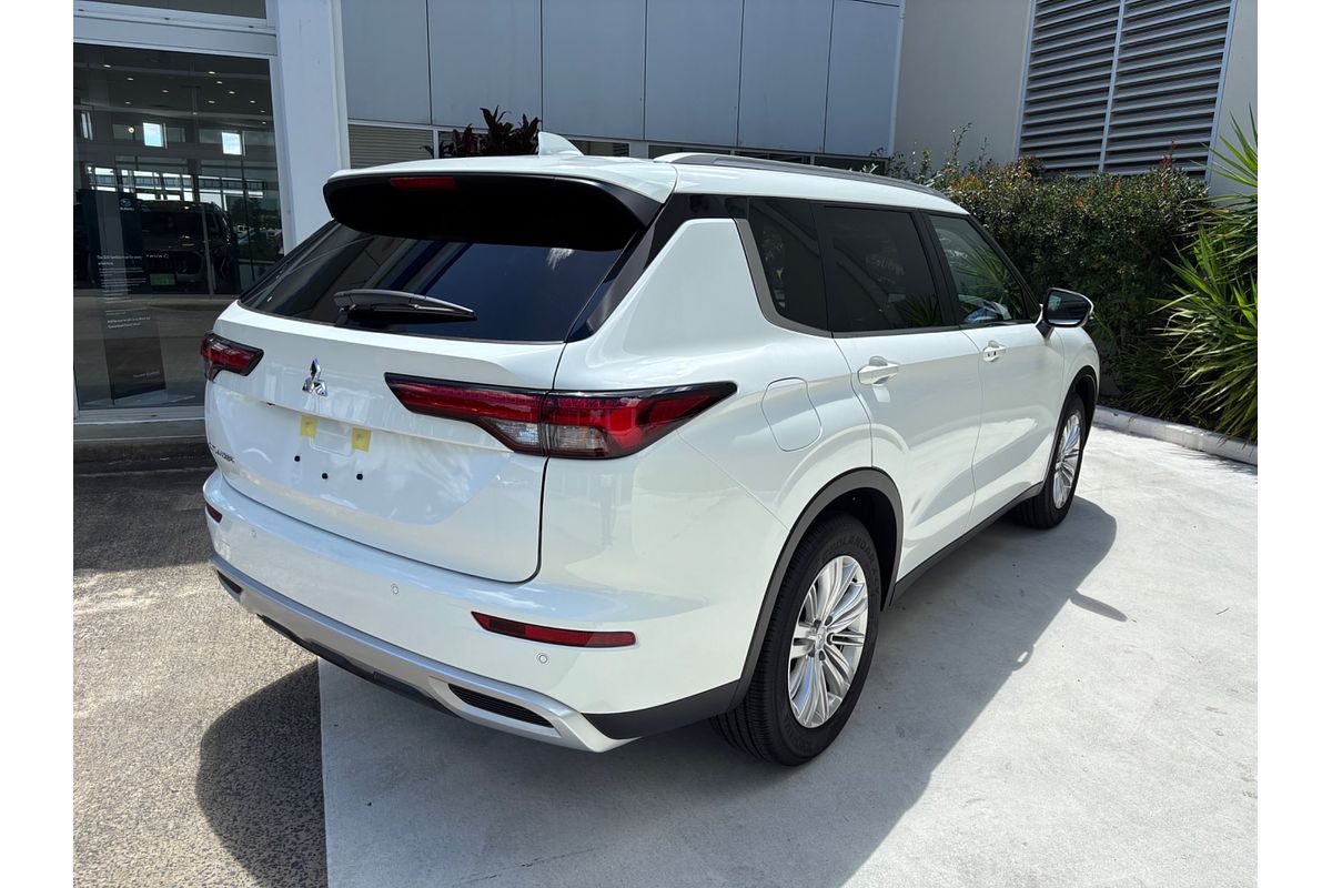 2024 Mitsubishi Outlander LS ZM