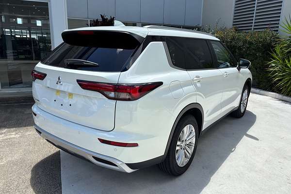 2024 Mitsubishi Outlander LS ZM