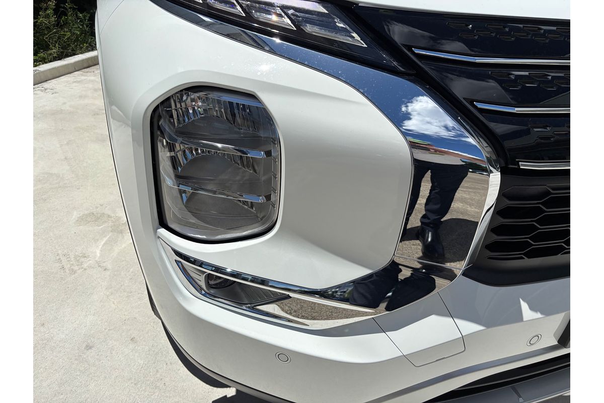 2024 Mitsubishi Outlander LS ZM