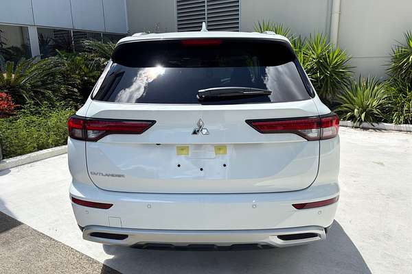 2024 Mitsubishi Outlander LS ZM