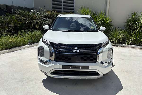 2024 Mitsubishi Outlander LS ZM