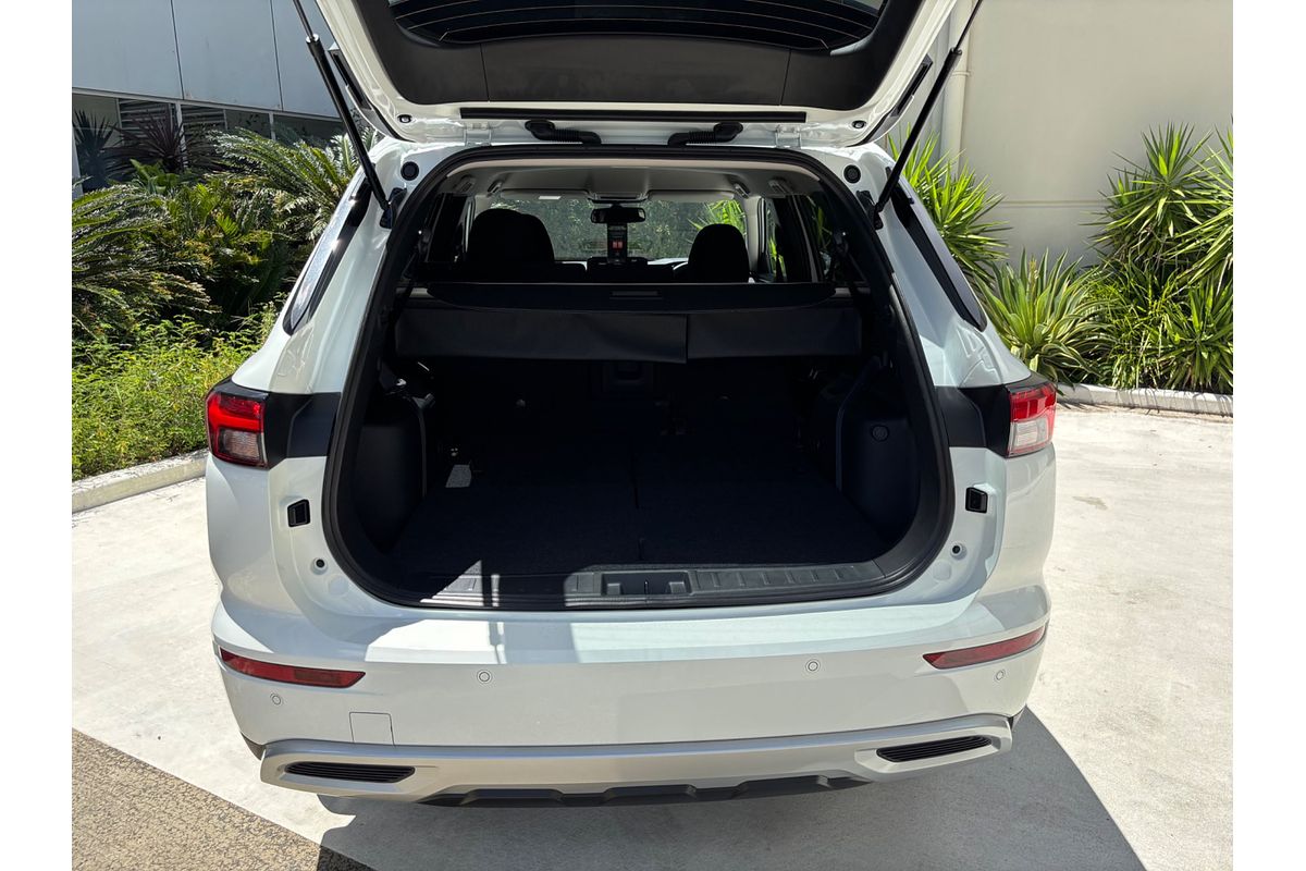 2024 Mitsubishi Outlander LS ZM