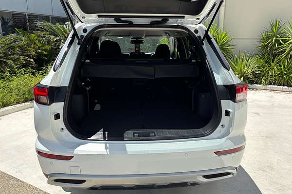 2024 Mitsubishi Outlander LS ZM