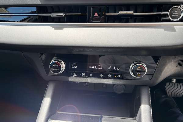 2024 Mitsubishi Outlander LS ZM
