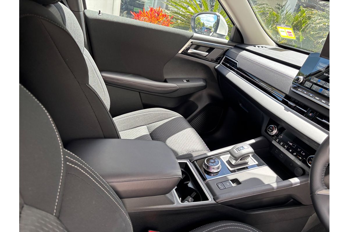 2024 Mitsubishi Outlander LS ZM