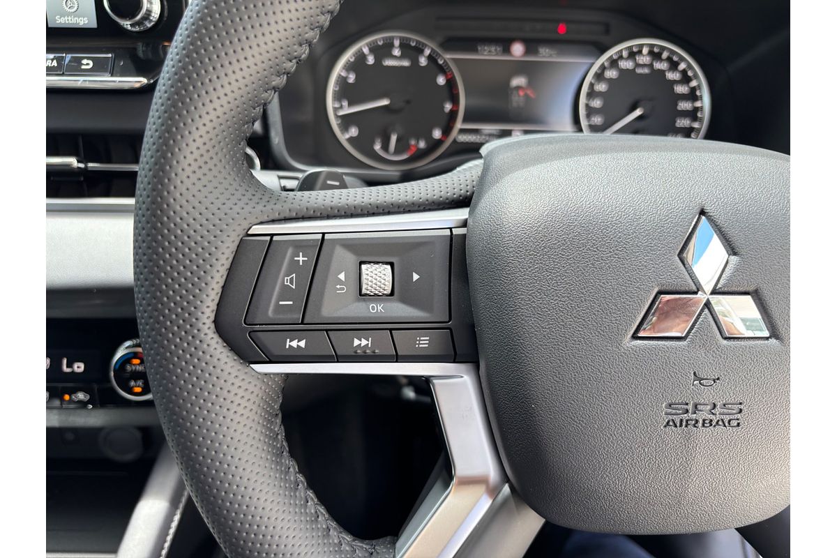 2024 Mitsubishi Outlander LS ZM