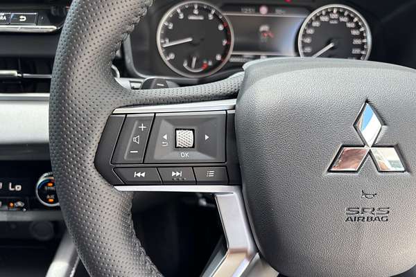 2024 Mitsubishi Outlander LS ZM