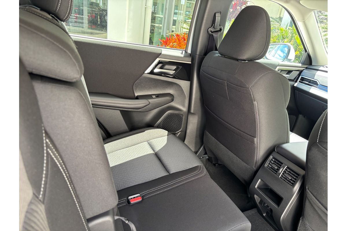 2024 Mitsubishi Outlander LS ZM