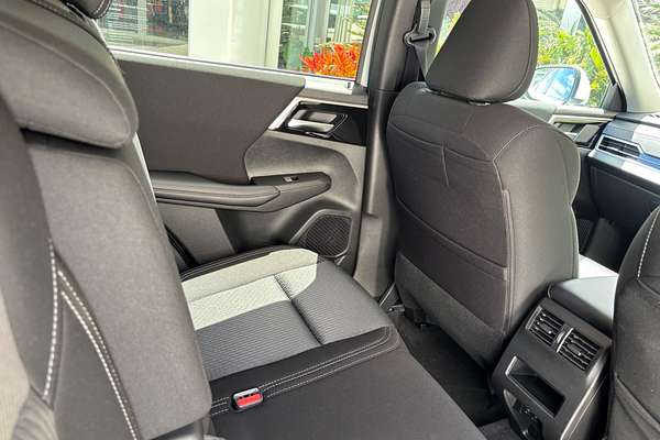 2024 Mitsubishi Outlander LS ZM