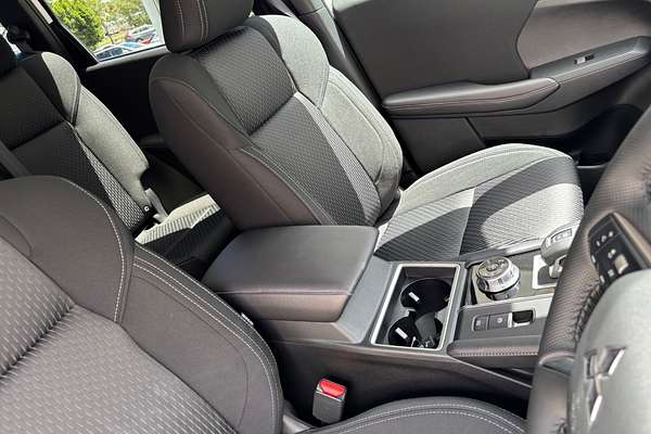 2024 Mitsubishi Outlander LS ZM
