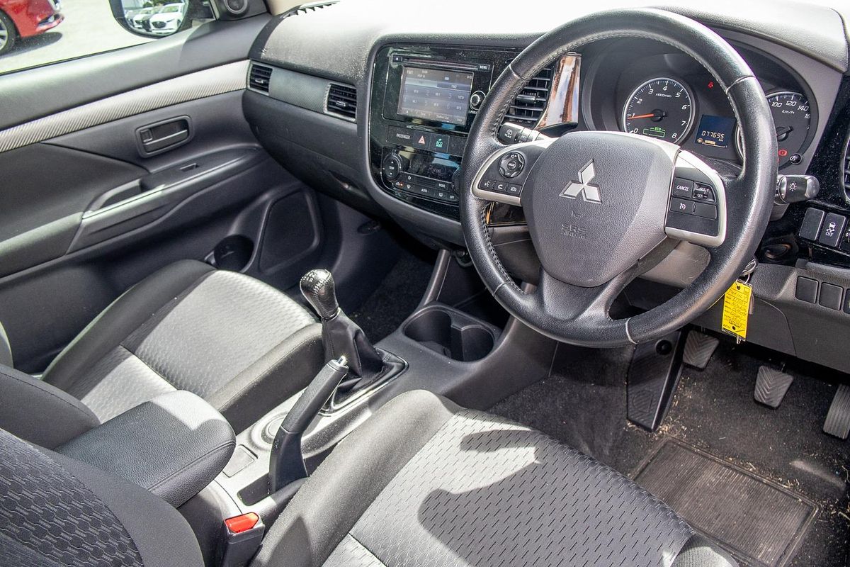 2013 Mitsubishi Outlander ES ZJ