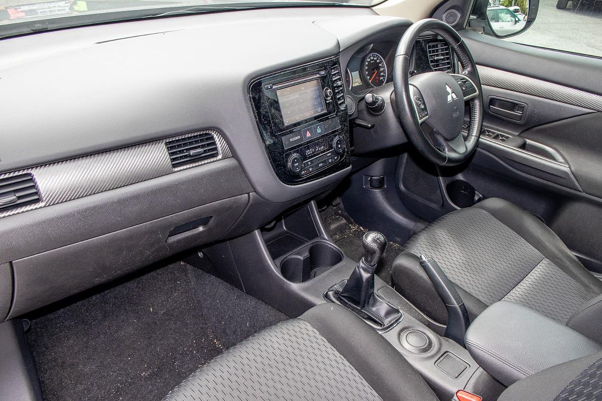 2013 Mitsubishi Outlander ES ZJ