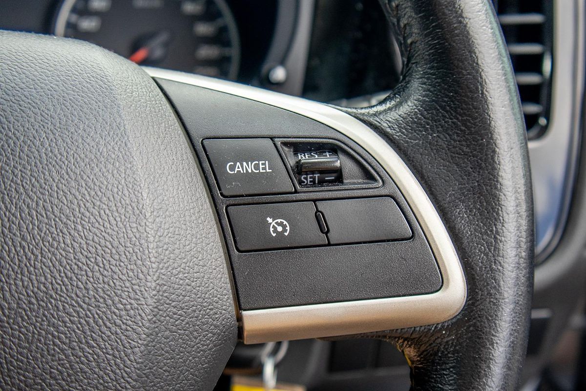 2013 Mitsubishi Outlander ES ZJ