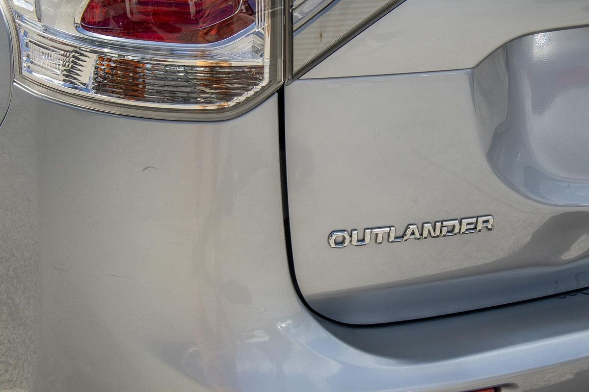 2013 Mitsubishi Outlander ES ZJ