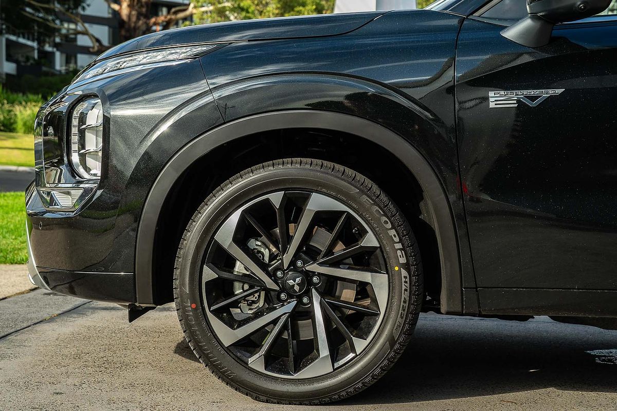 2024 Mitsubishi Outlander PHEV Exceed ZM