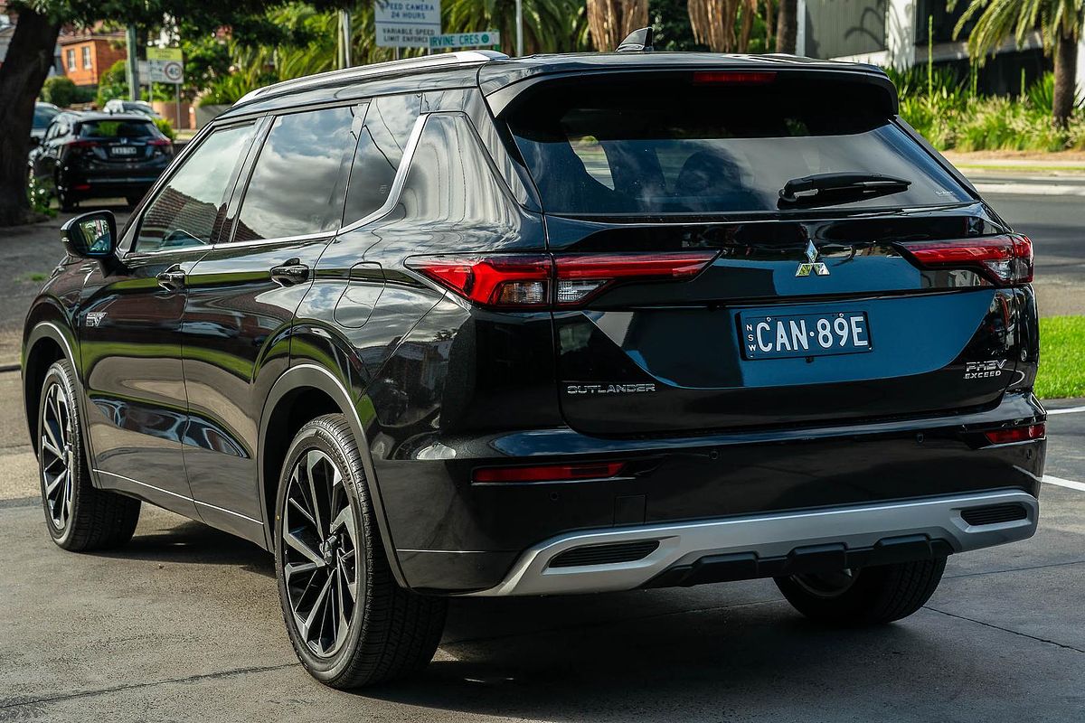 2024 Mitsubishi Outlander PHEV Exceed ZM