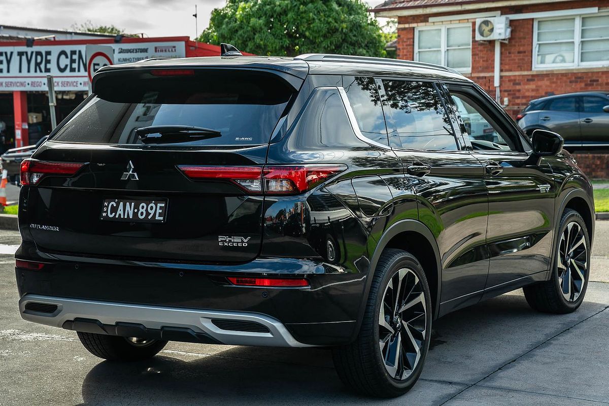 2024 Mitsubishi Outlander PHEV Exceed ZM